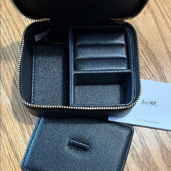 Coach Textured Black Leather travel jewelry case - Picture 2 of 5